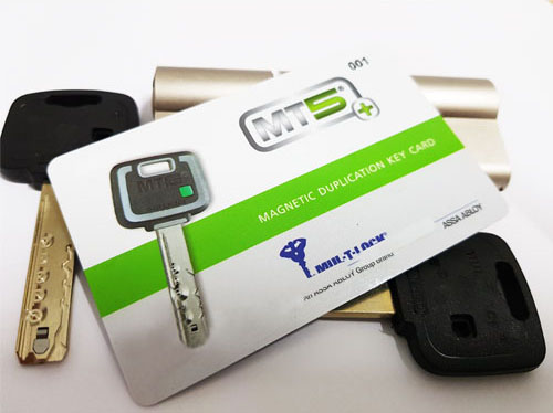 tarjeta MT5 plus cerrajeros Barna tarjeta MT5 plus cerrajeros Barna